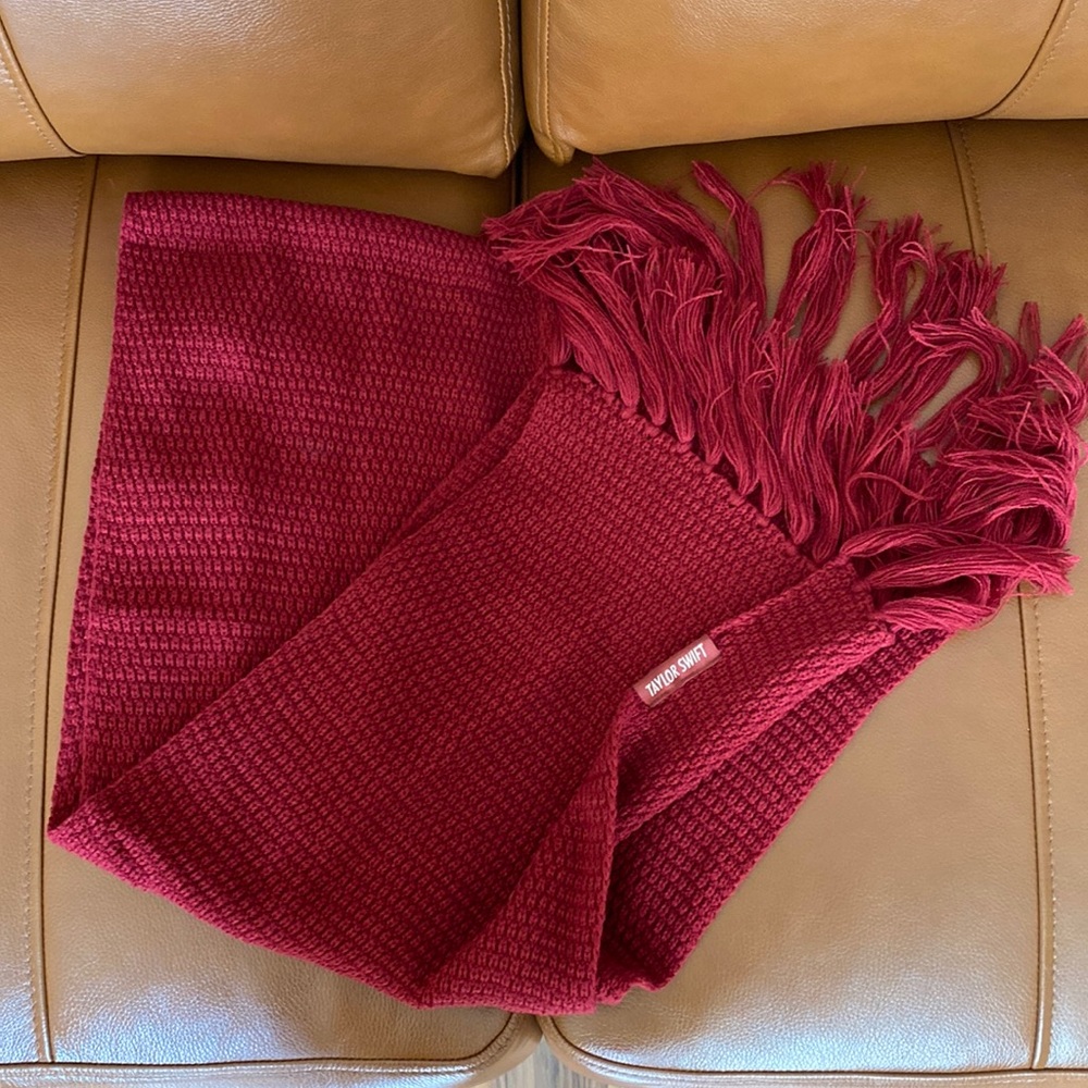 New Taylor Swift Red scarf